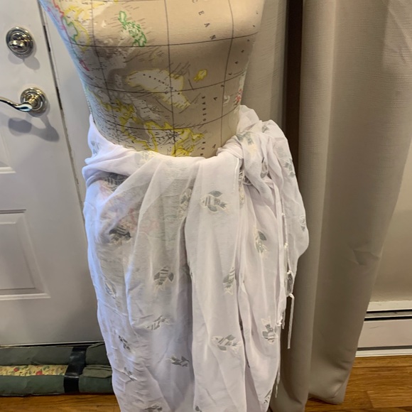 BNWOT White GlitterFishSarong/Beach Cover Up/Wrap - Picture 8 of 8